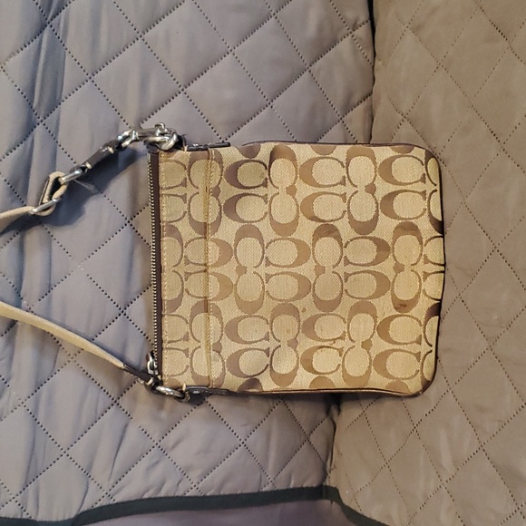 Coach crossbody - Picture 2 of 3